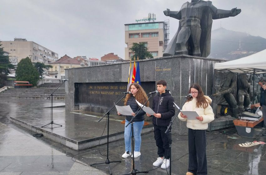 Пред монументалниот споменик на Делчев одбележани 154 години од неговото раѓање