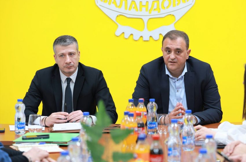 Министерот за локална самоуправа Перински во посета на Општина Валандово