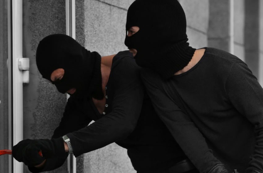 Лишени од слобода крадци во Стар Дојран, украле пари од каса од продавница